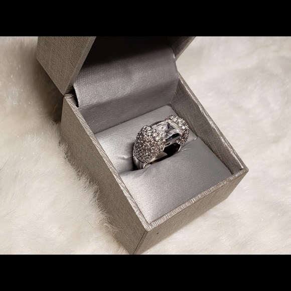 Silver Ring with Crystals & Large Main Stone 8.5 - Picture 6 of 8